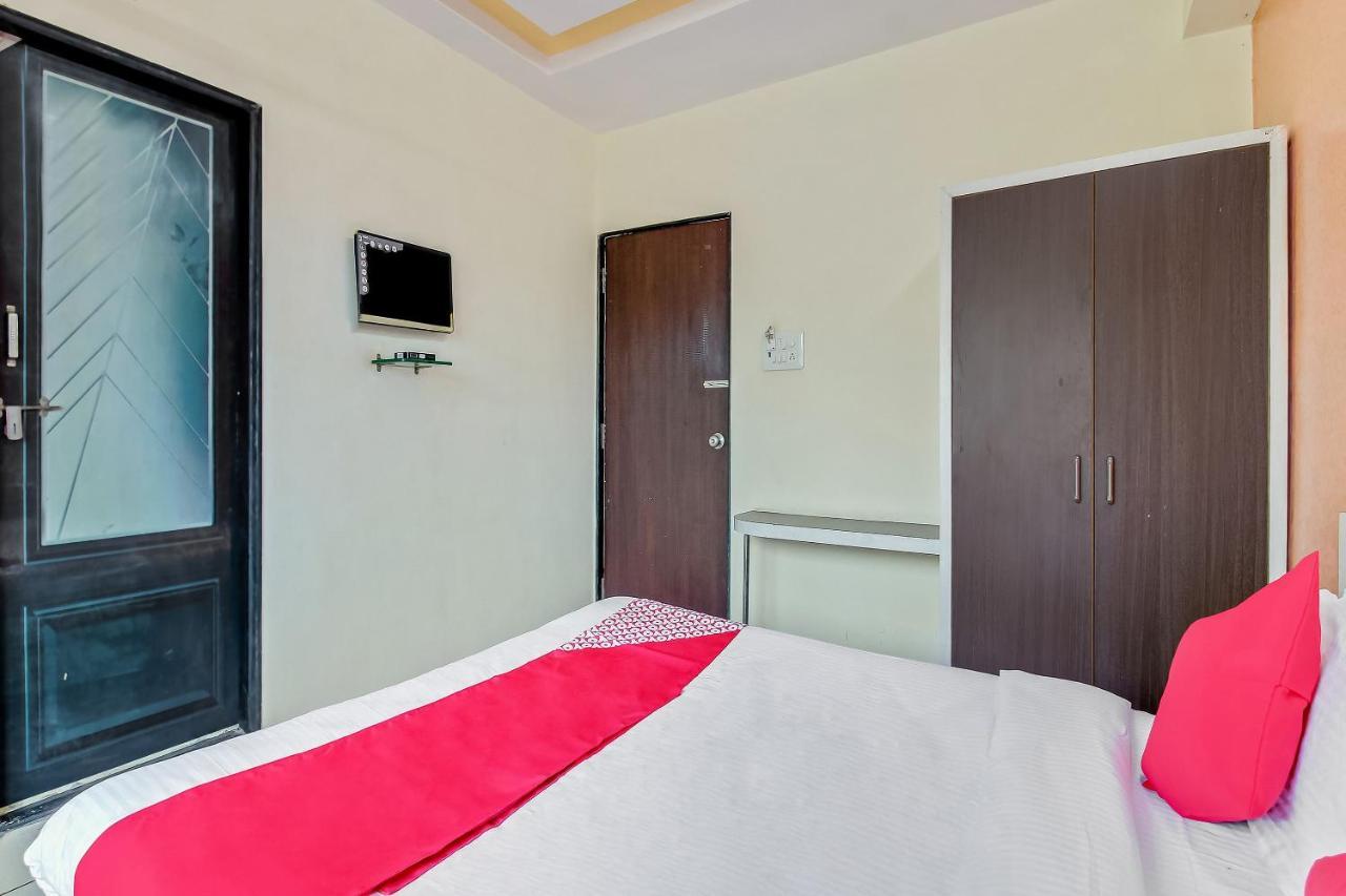 Oyo Flagship 48365 Hotel Shiva'S Castle Chalisgaon Pokój zdjęcie