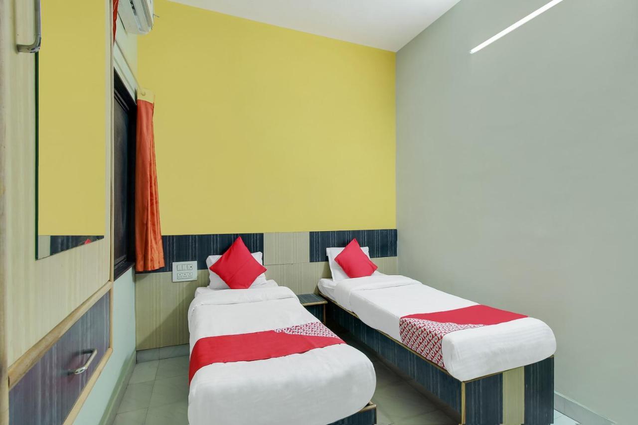 Oyo Flagship 48365 Hotel Shiva'S Castle Chalisgaon Pokój zdjęcie