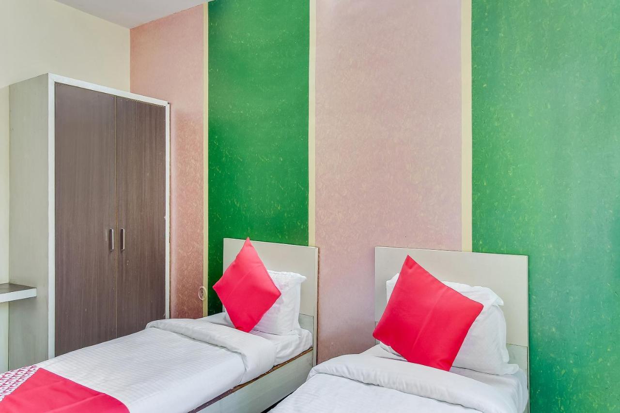 Oyo Flagship 48365 Hotel Shiva'S Castle Chalisgaon Zewnętrze zdjęcie